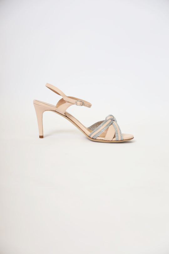 Cremebeige italienische Damensandalen aus geknotetem Leder