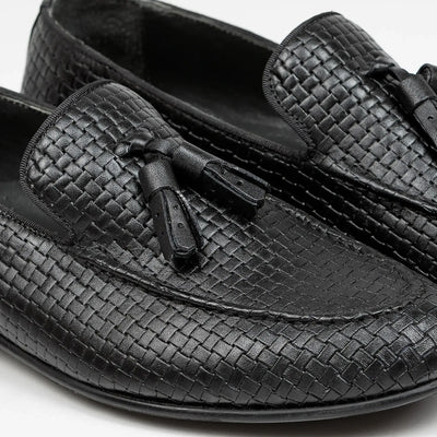 Lodevole Mens Burnished Tassel Loafers Black Close Up View