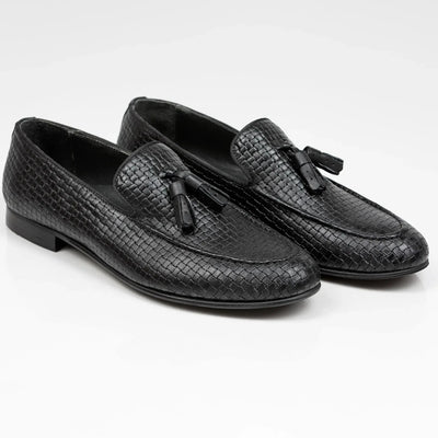 Lodevole Mens Burnished Tassel Loafers Black Front Isometric View