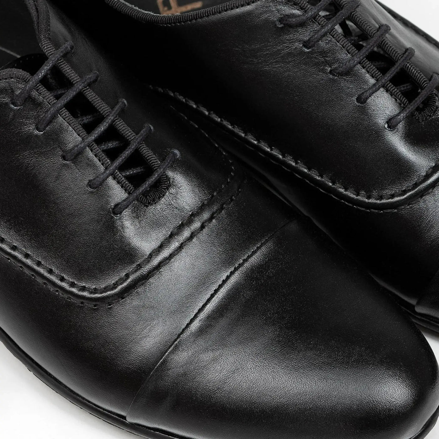 Lodevole Mens Oxford Shoes Black Close Up View
