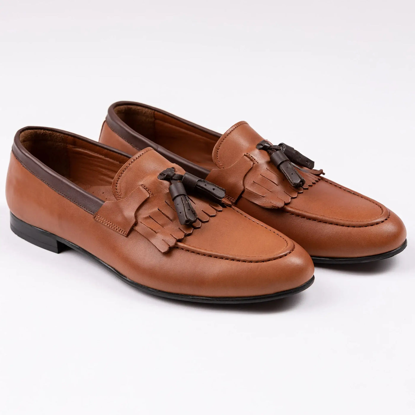 Lodevole Mens Two-toned Kiltie Loafers Caramel Front Isometric View