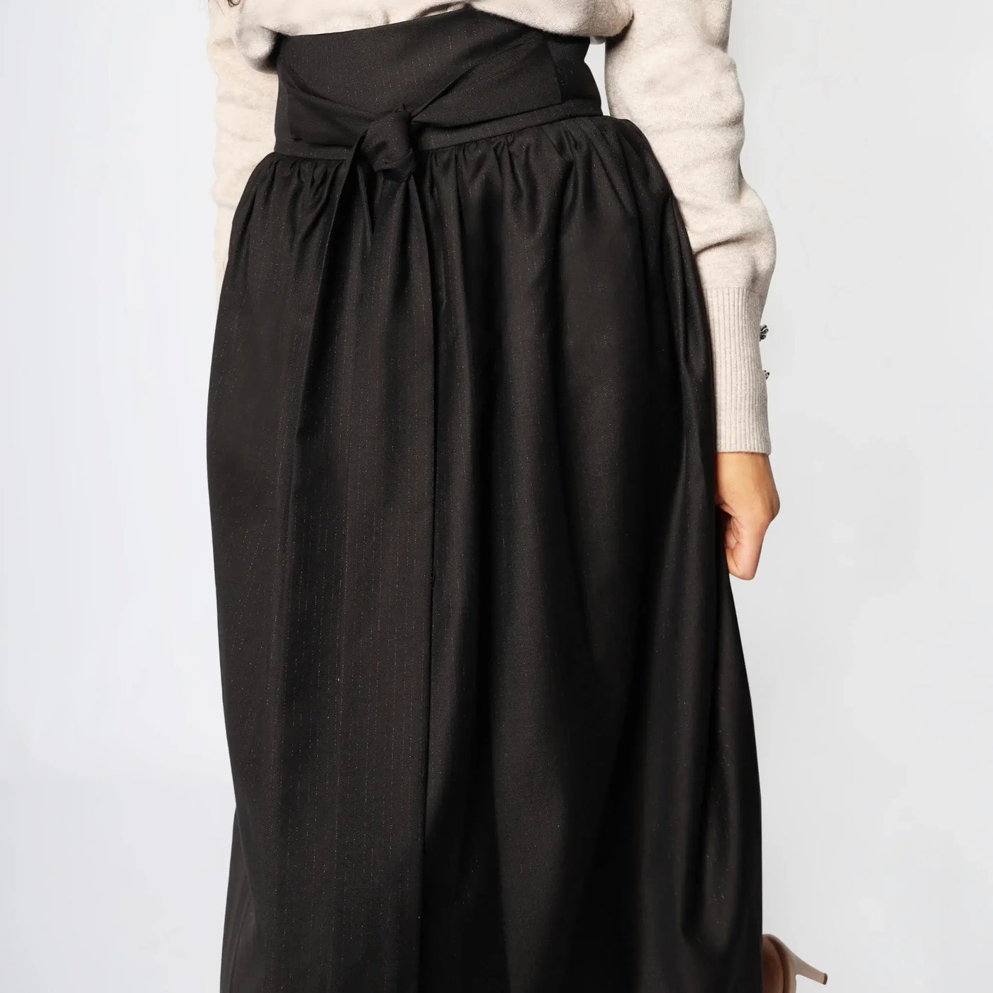 Falda midi de mujer italiana con lazo de cintura alta marrón café